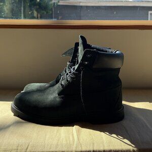 ALL BLACK TIMBERLAND BOOTS